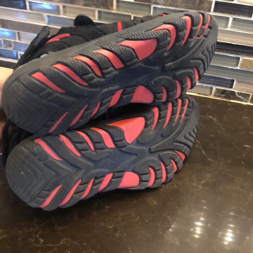 Beaver Creek kids black‎ red adventure Ari sandals